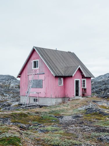 Pink house, Greenland, www.beinta.com